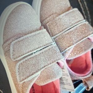 Dazzling gold pink design features a kid’s shoes